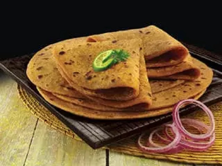 Chatpata Pyaz Paratha prepared